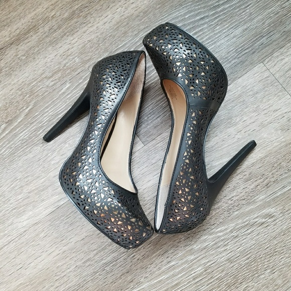 👠BCBG Pumps👠 - Picture 3 of 5